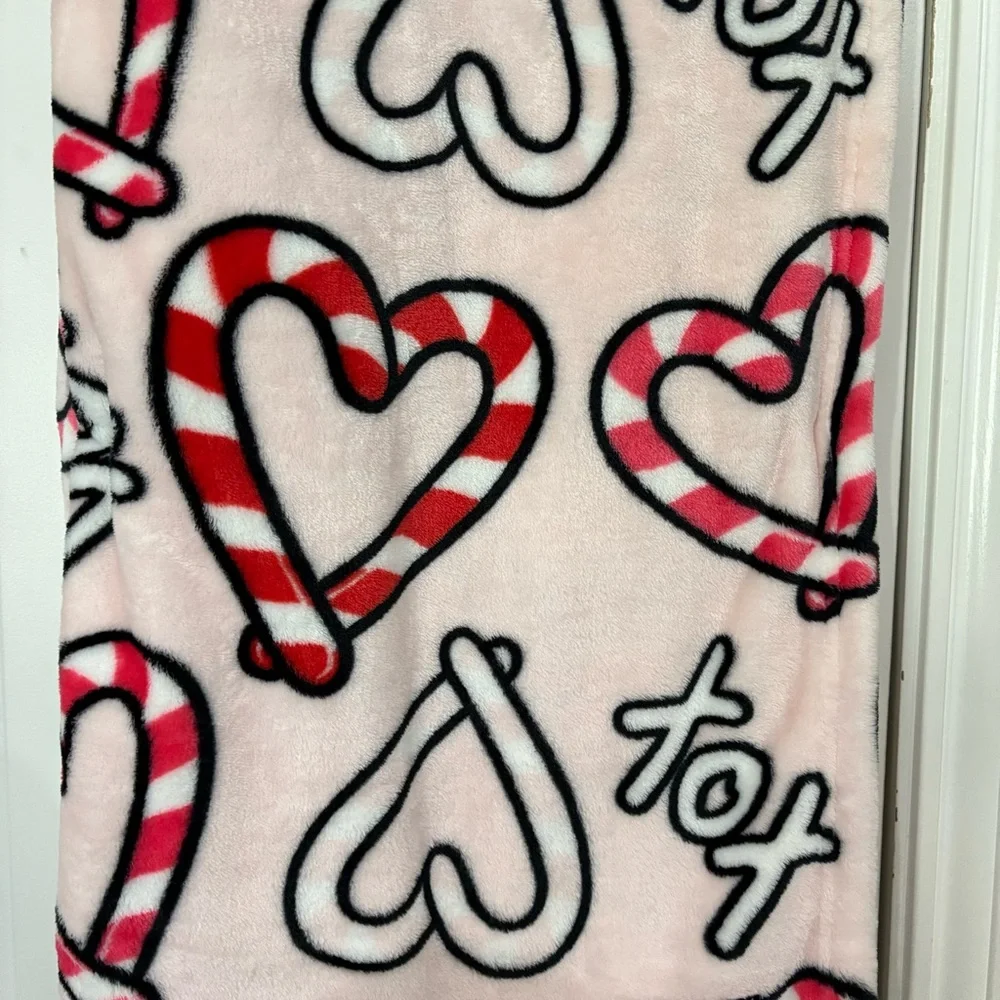 NWT Betsey Johnson Candy Cane Heart Soft Plush Blanket
